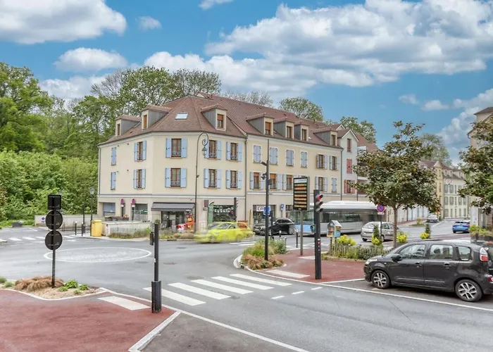 La Cour Secrete Buc (Yvelines)