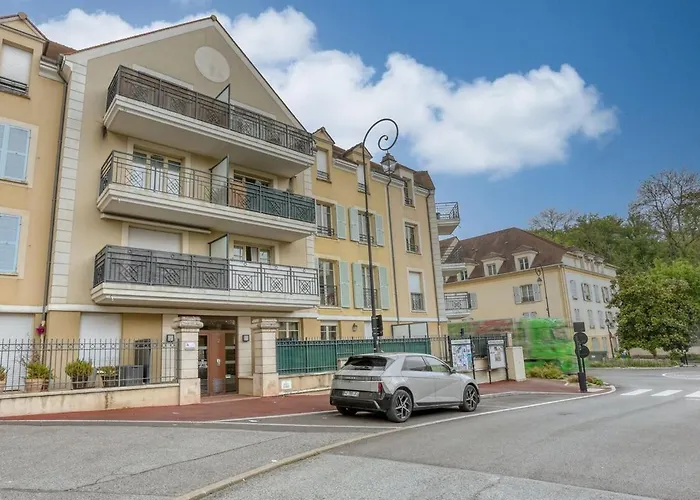 La Cour Secrete Buc (Yvelines)